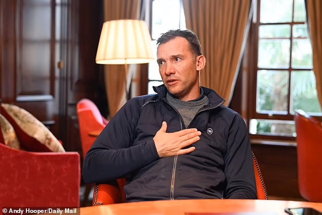 shevchenko trai long ve que nha ukraine Dung cuop di mang song cua nhung dua tre hinh anh 3