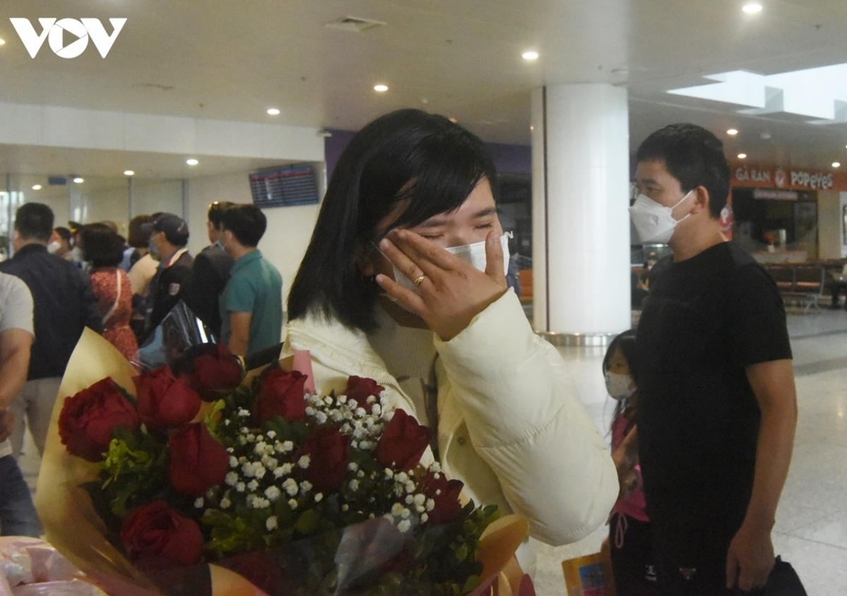 vietnamese citizens burst with joy upon returning from ukraine picture 5 vietnamese citizens burst with joy upon returning from ukraine picture 5