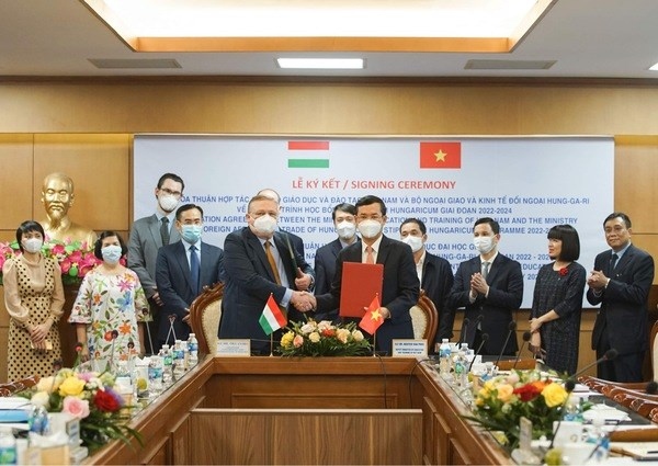 vietnam, hungary boost educational cooperation picture 1