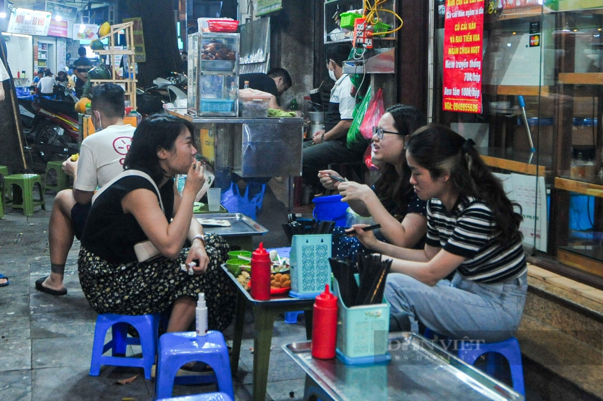 Many business owners show their joy as they receive more customers than previous days as eateries are once again allowed to open until midnight.