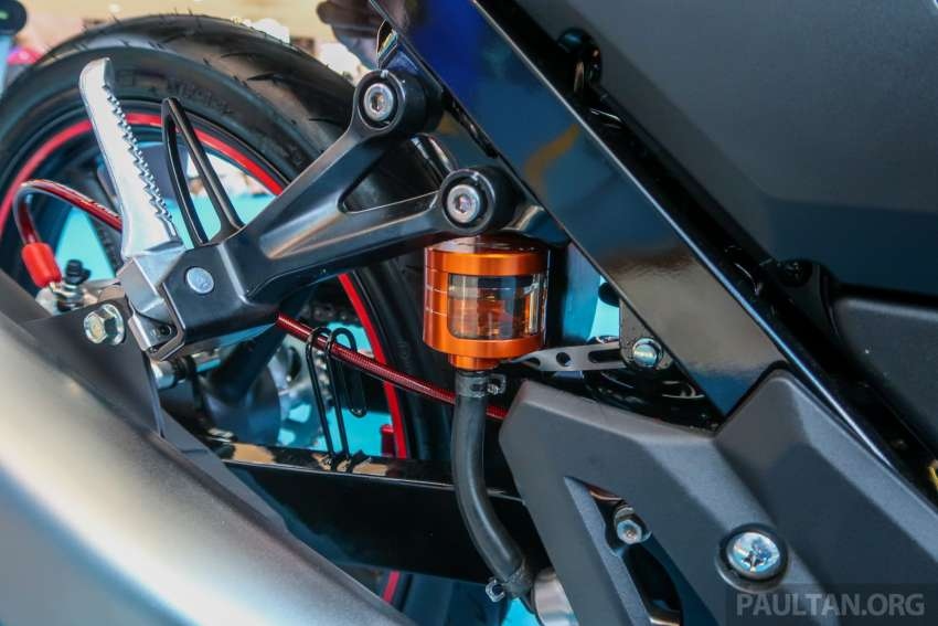 suzuki raider r150 fi phiên bản azlan shah vừa trình làng hình ảnh 7 suzuki raider r150 fi phien ban azlan shah vua trinh lang hinh anh 7