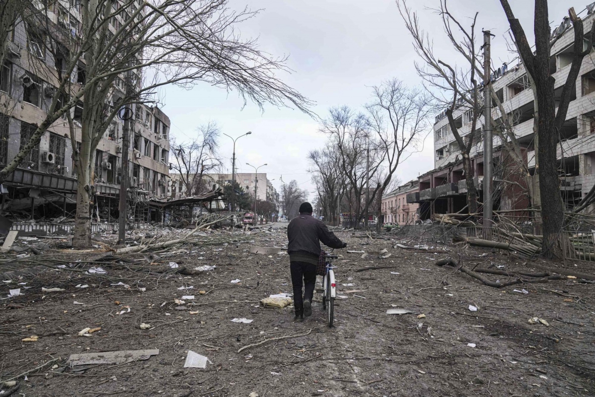 Một khu vực tan hoang do chiến sự ở Mariupol, Ukraine.