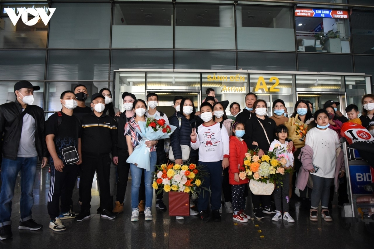 vietnamese citizens burst with joy upon returning from ukraine picture 6