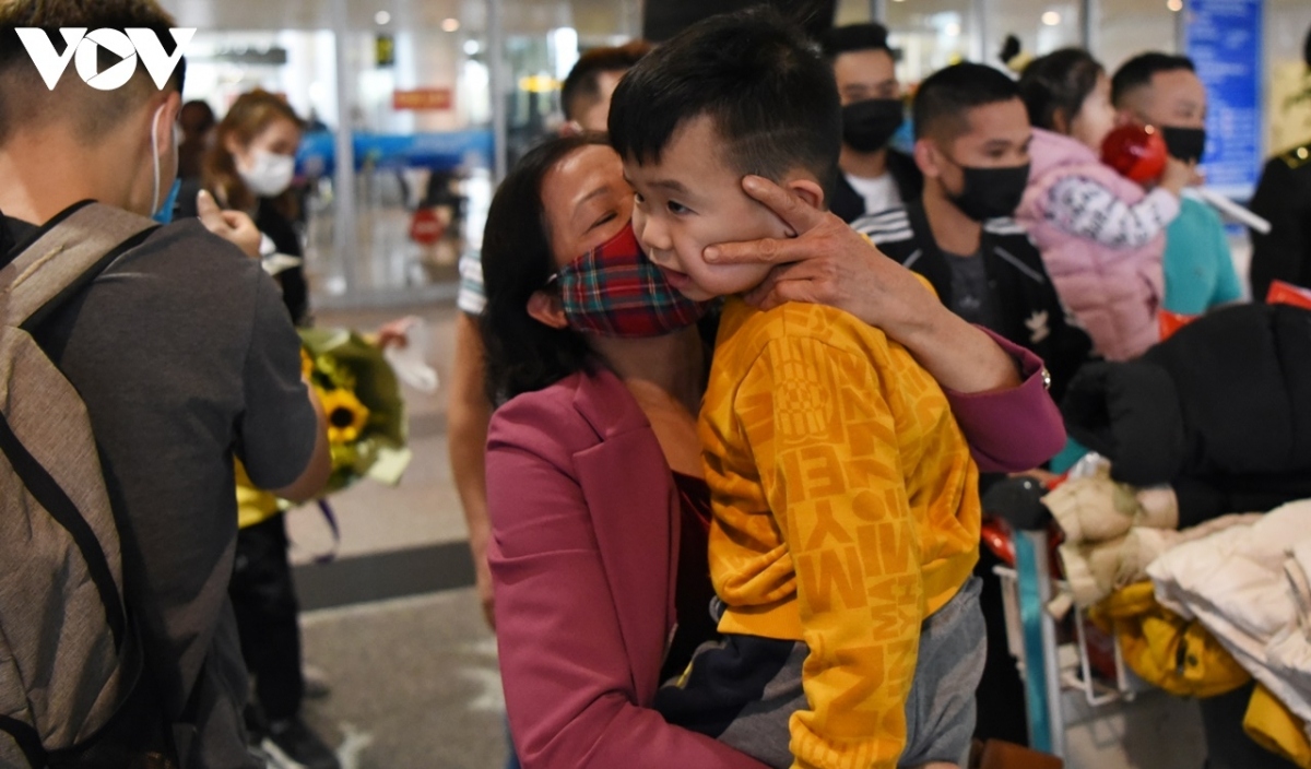 vietnamese citizens burst with joy upon returning from ukraine picture 9