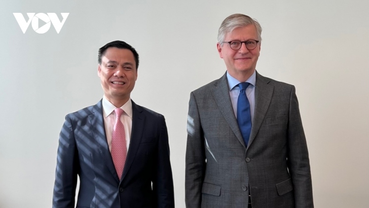 Ambassador Dang Hoang Giang, Permanent Representative of Vietnam to the United Nations (L) and Under-Secretary-General for Peacekeeping Operations Jean-Pierre Lacroix 