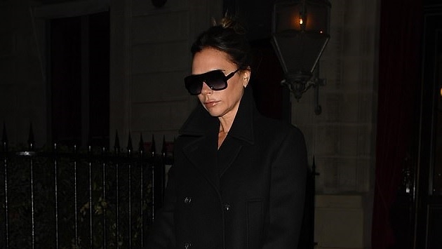 Victoria Beckham diện đồ sang trọng đi ăn tối ở Pháp