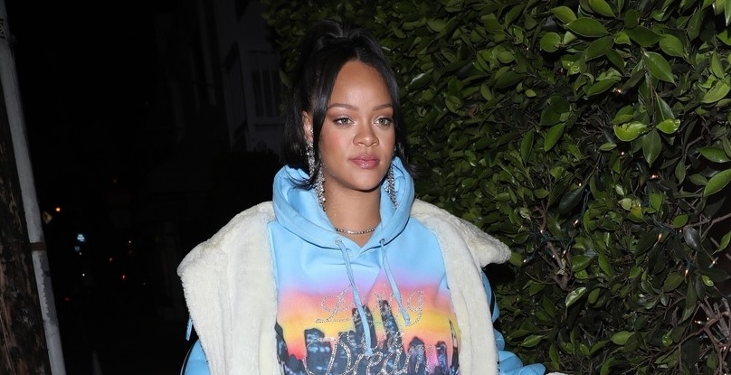 Rihanna liên tục mang sandals cao gót ra phố khi đang mang bầu