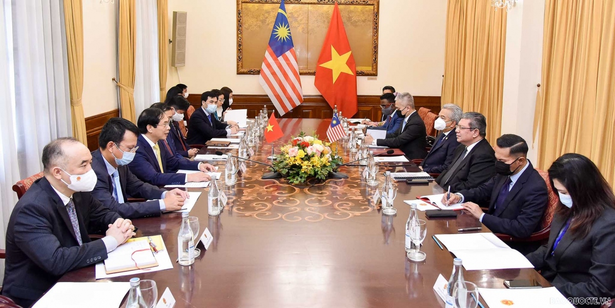 vietnam, malaysia fms hold talks in hanoi picture 1