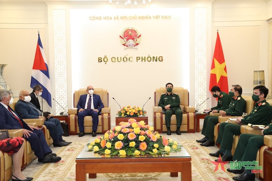 defence minister giang receives cuban construction minister picture 1