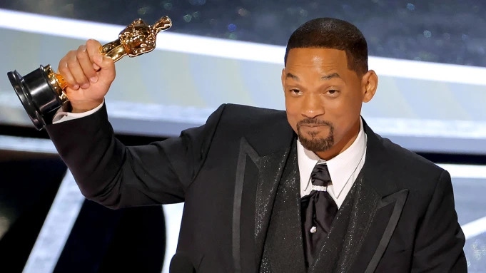 Nhiều người yêu cầu tước giải thưởng Oscar của Will Smith vì hành động trước đó. 