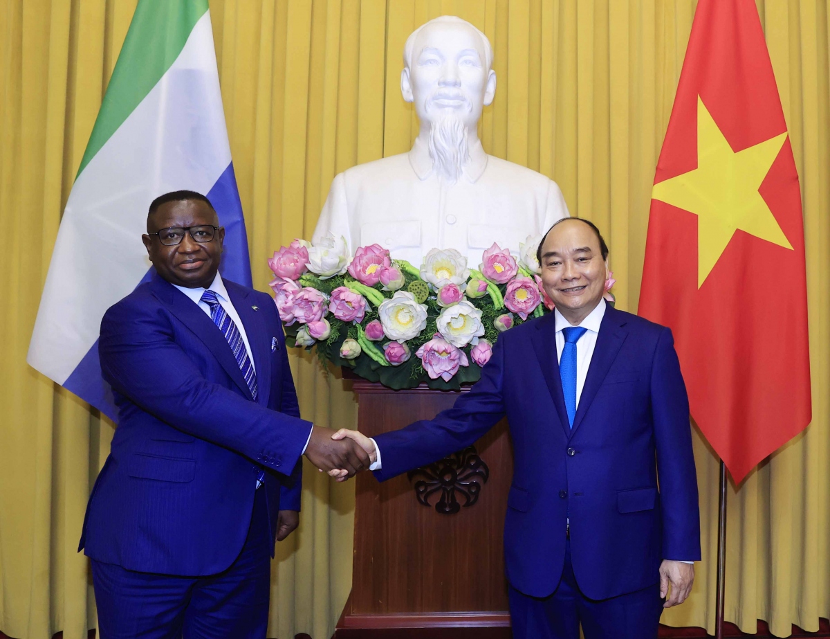 Tổng thống Sierra Leone bày tỏ ngưỡng mộ lịch sử đấu tranh và bảo vệ độc lập dân tộc của nhân dân Việt Nam.