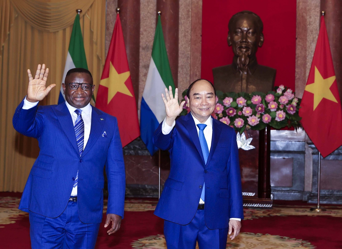 Chủ tịch nước Nguyễn Xuân Phúc và Tổng thống nước Cộng hòa Sierra Leone