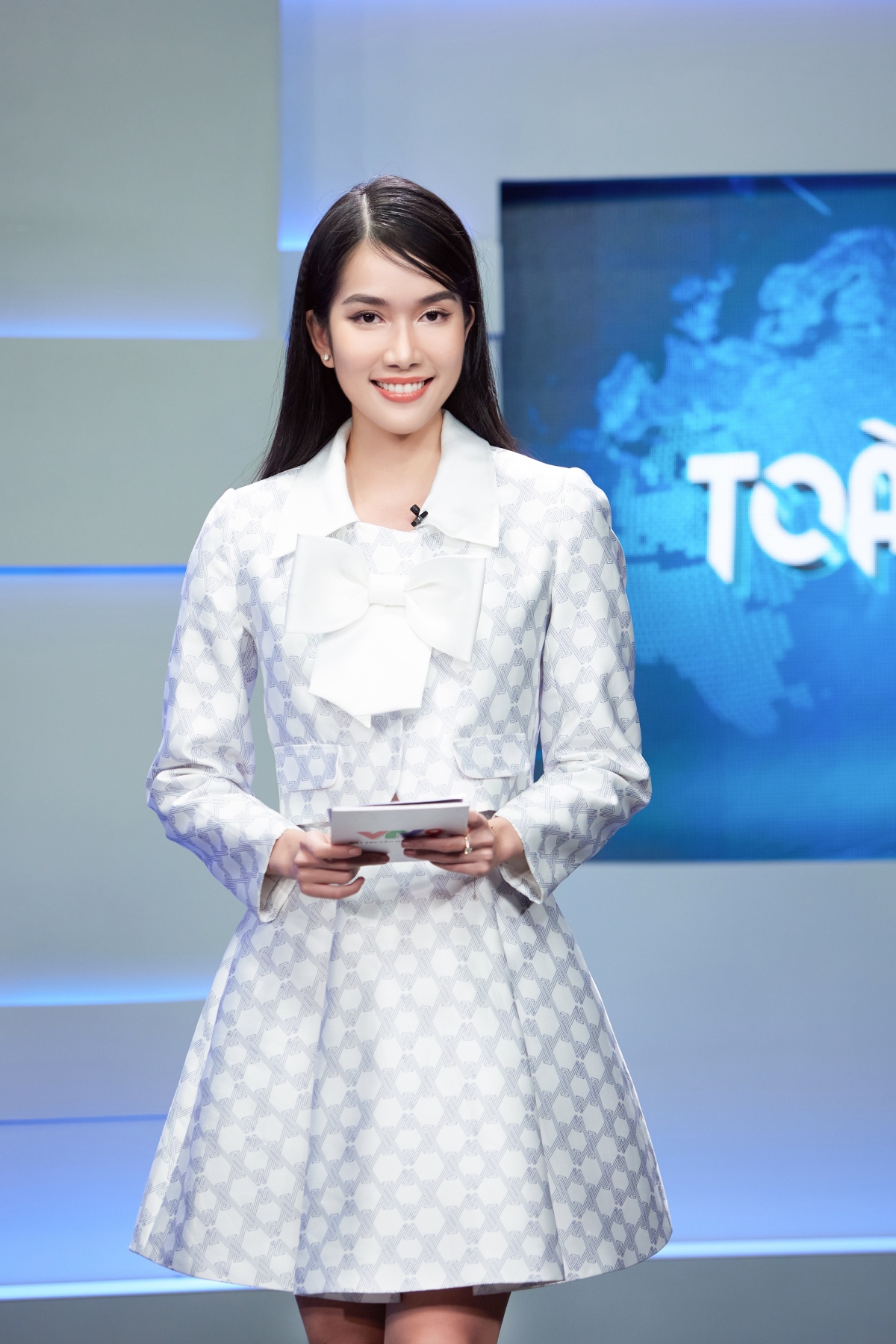 A hau phuong anh chinh thuc tro thanh mc truyen hinh hinh anh 1