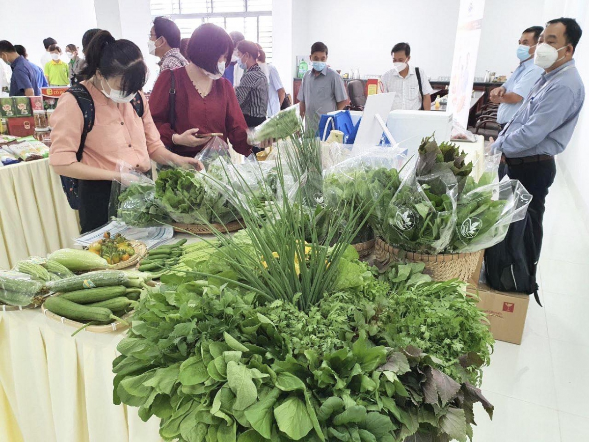 Các đặc sản nông sản địa phương được giới thiệu tại hội nghị.