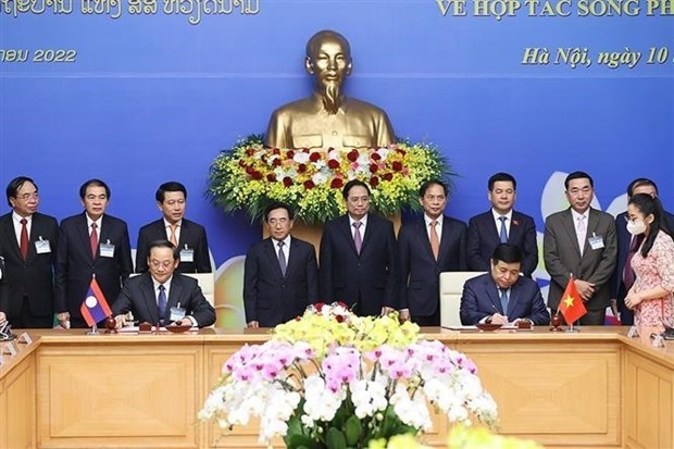 lao newspaper highlights special solidarity with vietnam picture 1