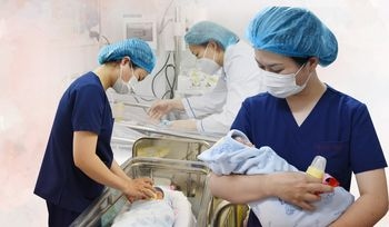 Người “mẹ đặc biệt” chăm sóc những em bé sinh non của sản phụ F0