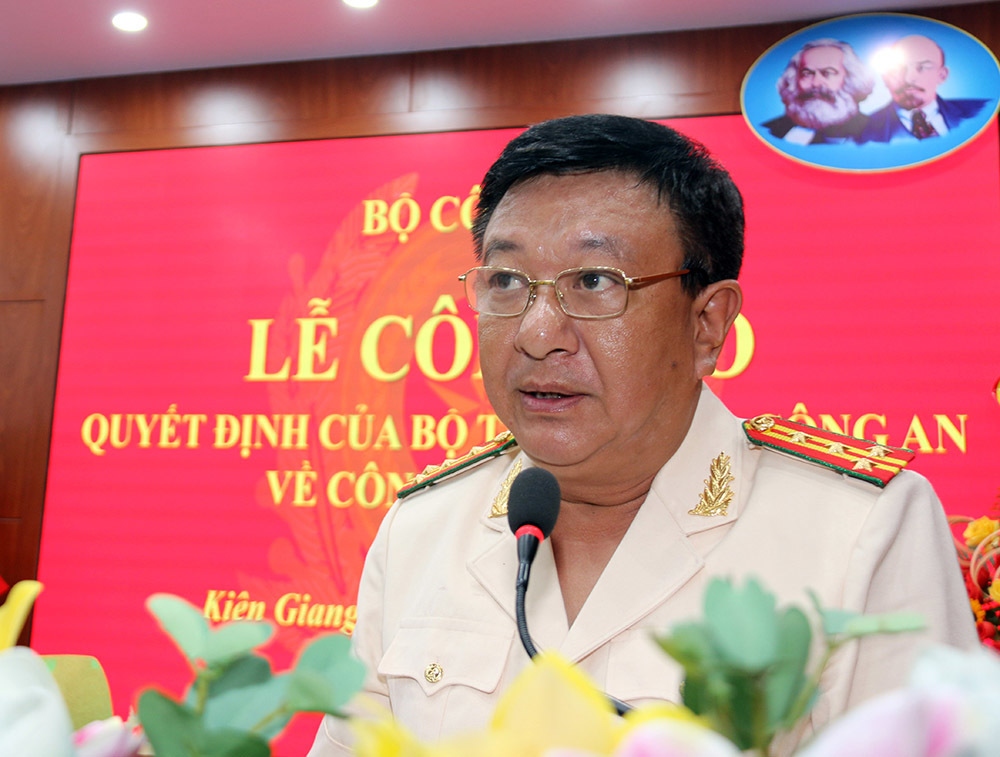 Đại tá Đỗ Triệu Phong - Giám đốc Công an tỉnh Kiên Giang được sắp xếp đến nhận công tác và giữ chức vụ Cục trưởng Cục Quản lý xuất nhập cảnh (A08). (Ảnh: Vietnamnet)