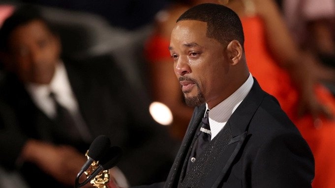 Will Smith khóc khi phát biểu nhận giải và xin lỗi Viện Hàn lâm và các đồng nghiệp.