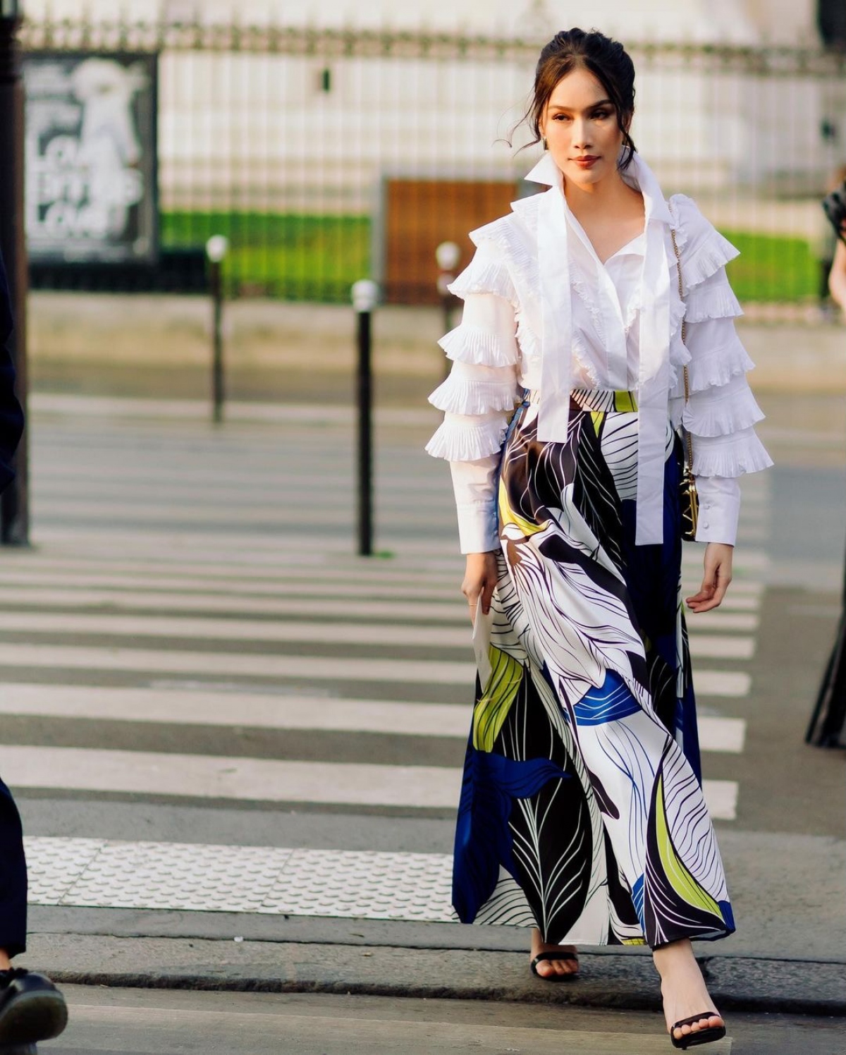local celebrities shine at paris fashion week picture 4
