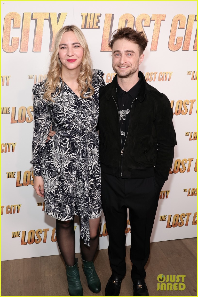  harry potter daniel radcliffe sanh doi tinh tu ben ban gai hon tuoi tai su kien hinh anh 1