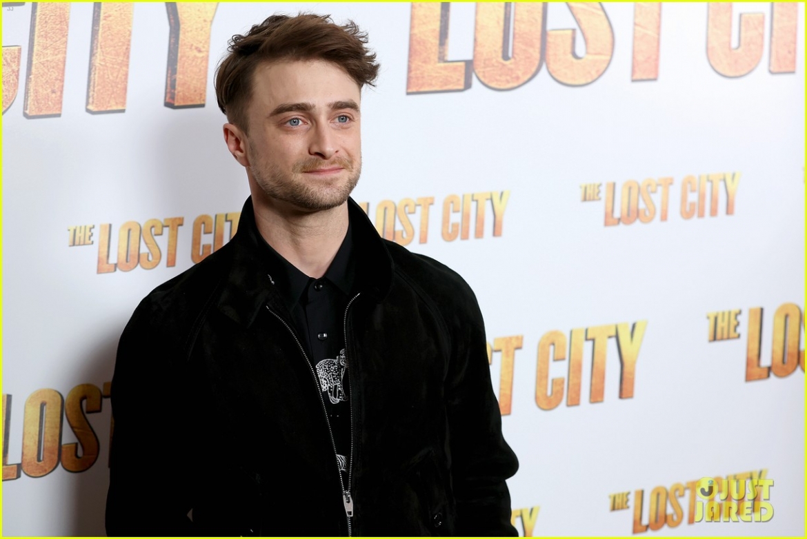  harry potter daniel radcliffe sanh doi tinh tu ben ban gai hon tuoi tai su kien hinh anh 5