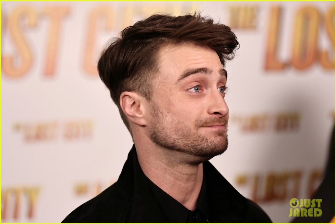  harry potter daniel radcliffe sanh doi tinh tu ben ban gai hon tuoi tai su kien hinh anh 6