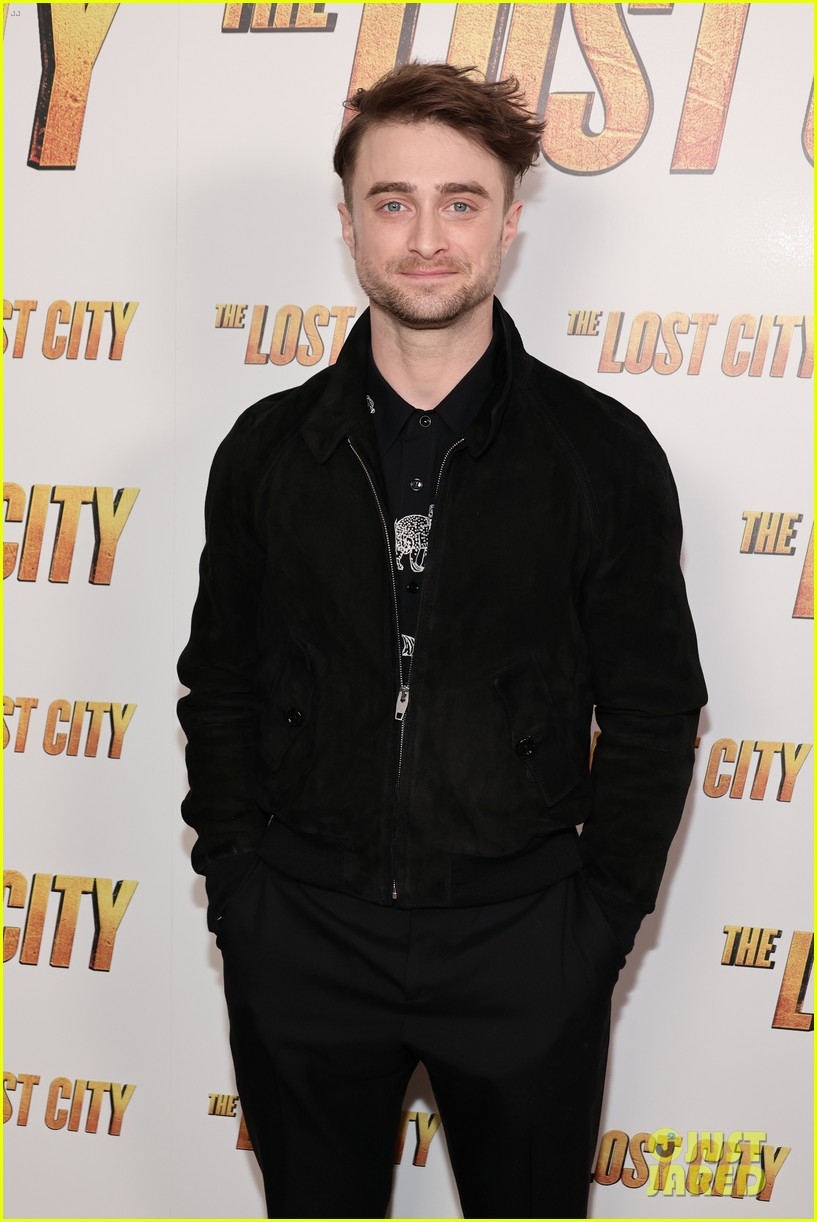  harry potter daniel radcliffe sanh doi tinh tu ben ban gai hon tuoi tai su kien hinh anh 7