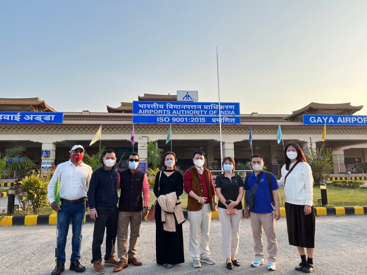 first charter flight brings vietnamese tourists to gaya picture 1