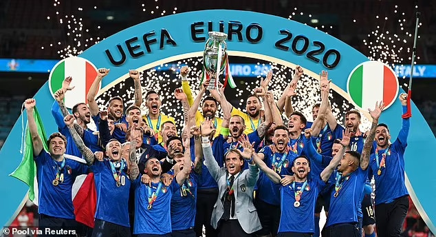 UEFA dự kiến tăng số đội dự VCK EURO lên 32 từ giải đấu năm 2028. (Ảnh: Reuters).
