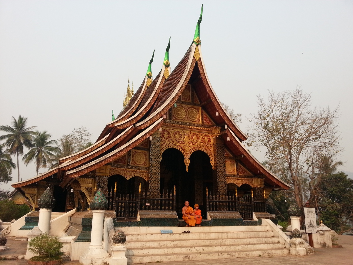 co do luangprabang lan thu hai duoc nhan giai thuong thanh pho du lich sach asean hinh anh 1