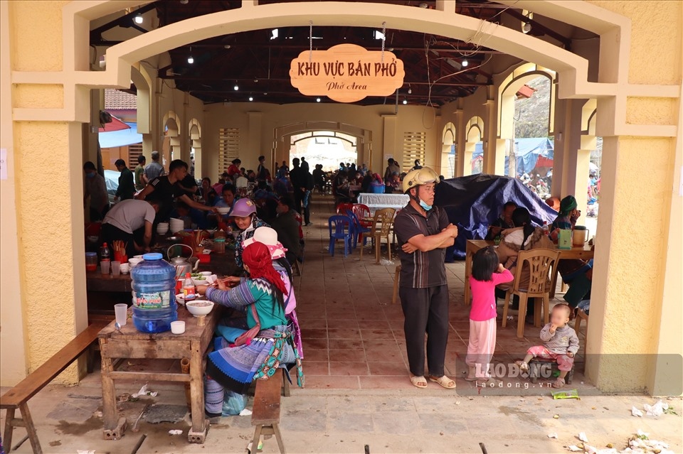 unique highland market of ethnic people in northern vietnam picture 3