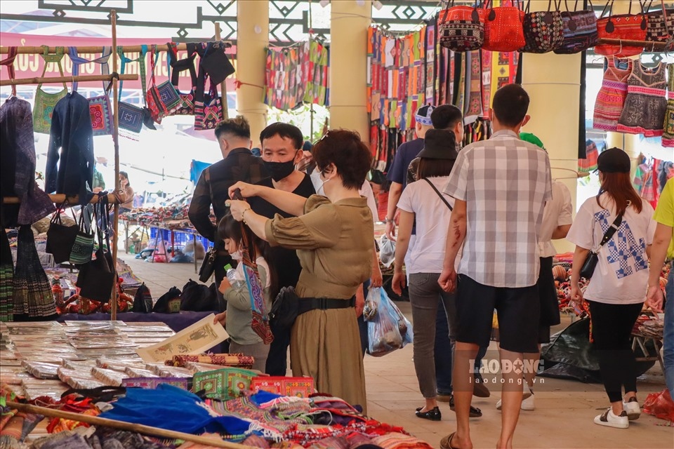 unique highland market of ethnic people in northern vietnam picture 4