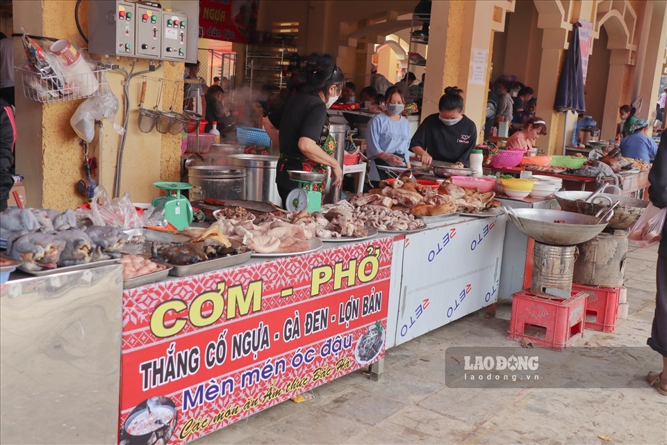 unique highland market of ethnic people in northern vietnam picture 7