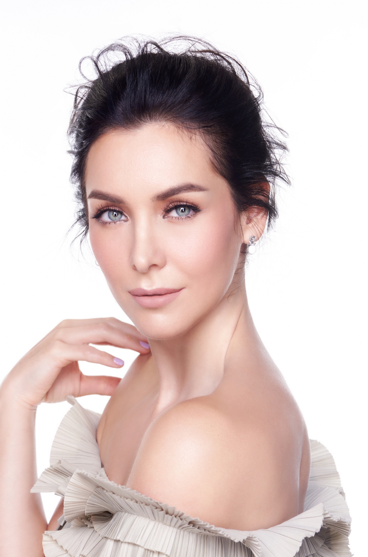 miss universe 2005 natalie glebova la m gia m kha o hoa hau hoan vu viet nam 2022 hinh anh 2