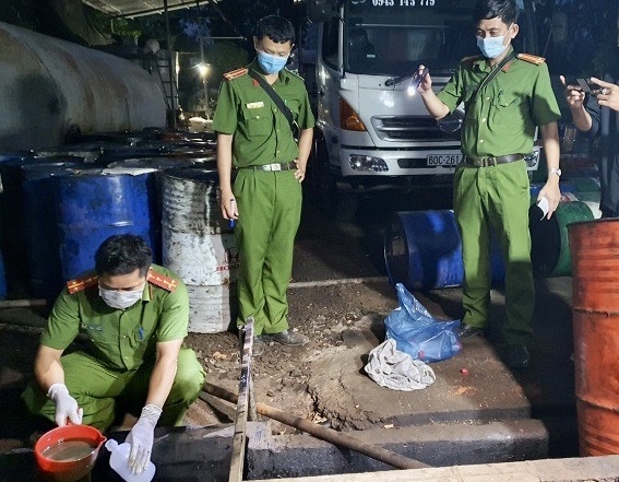 bi thu va chu tich xa o ba ria - vung tau bi dinh chi cong tac hinh anh 1