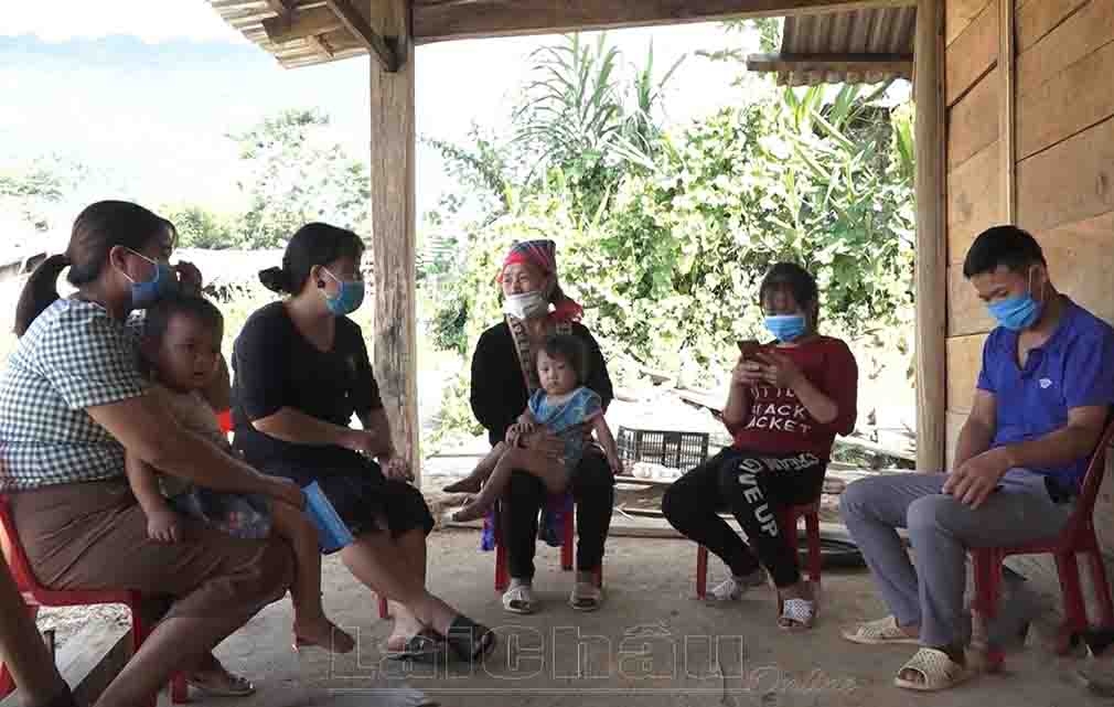 Disseminating information about gender equality in Lai Chau. (Photo: baolaichau)