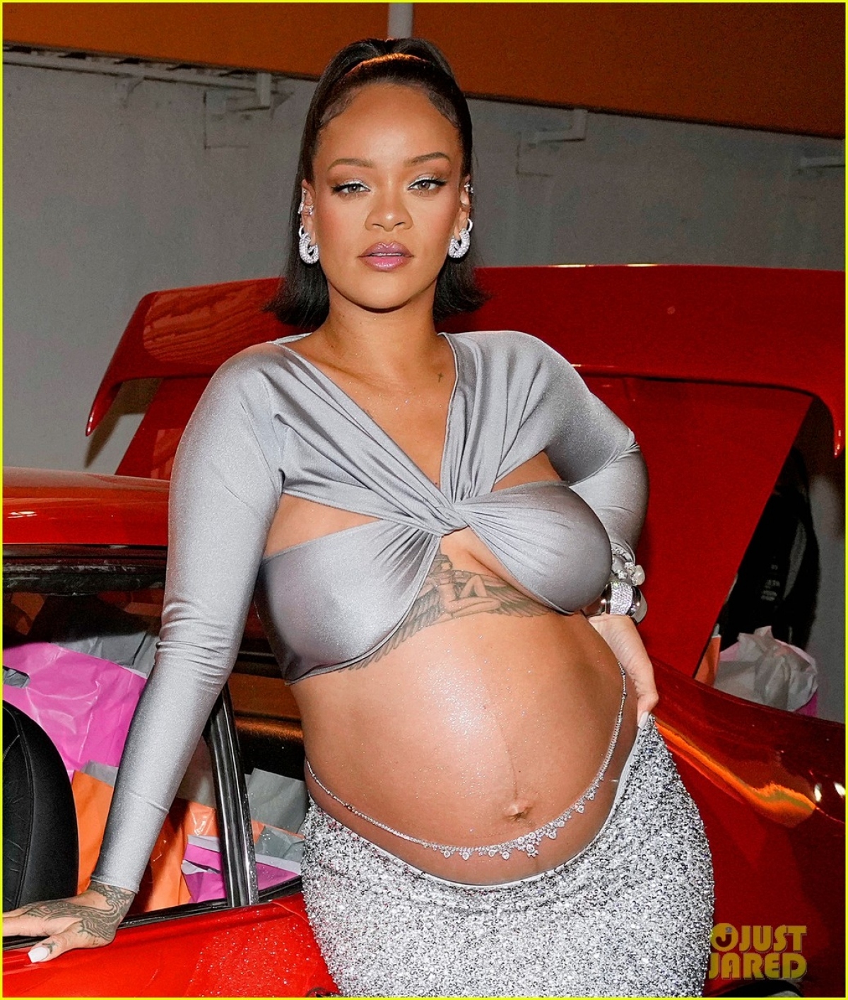 rihanna dien dam hong ngot ngao di mua sam cung ban trai truoc them sinh no hinh anh 6