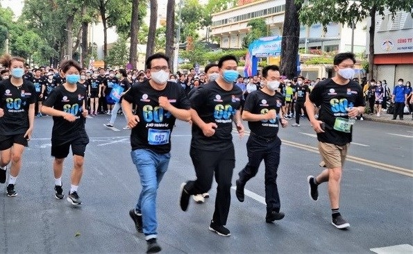 thousands run in hcm city in response to earth hour picture 1