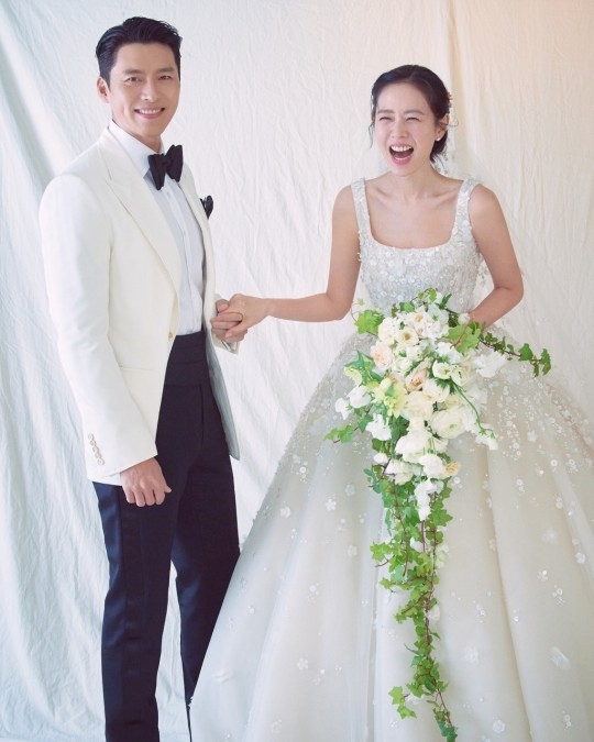 Cận cảnh váy cưới nghìn USD của Son Ye Jin trong hôn lễ với Hyun ...