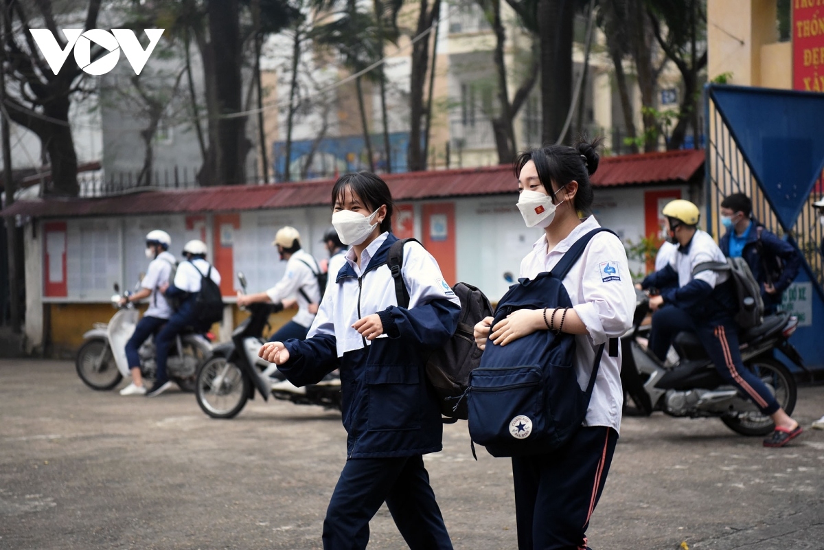 students nationwide back to school amid falling covid-19 infections picture 11