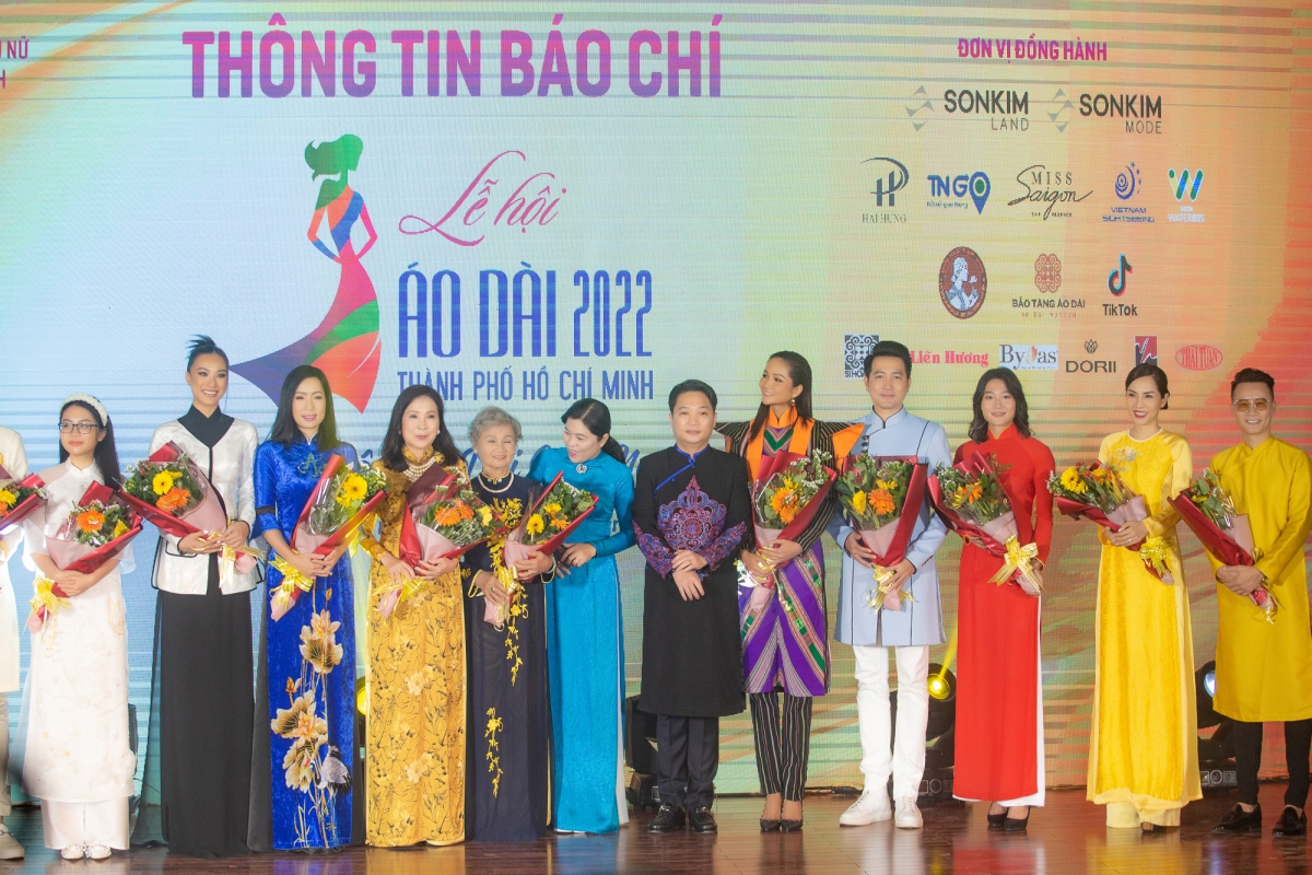 Lễ hội Áo dài Thành phố Hồ Chí Minh lần thứ 8 năm 2022 có ý nghĩa đặc biệt khi được tổ chức trong bối cảnh cả nước và Thành phố đang khôi phục trở lại các hoạt động kinh tế xã hội, đời sống người dân đang trở lại trạng thái bình thường mới và Thành phố Hồ Chí Minh đã trở thành vùng xanh – vùng an toàn với COVID-19./.