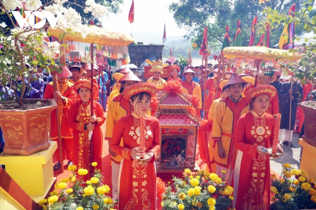 lady thu bon festival excites crowds in quang nam picture 2