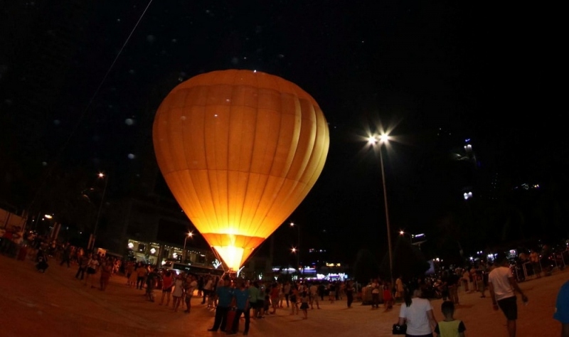 Da nang, hoi an to chuc le hoi khinh khi cau chao don du khach hinh anh 1