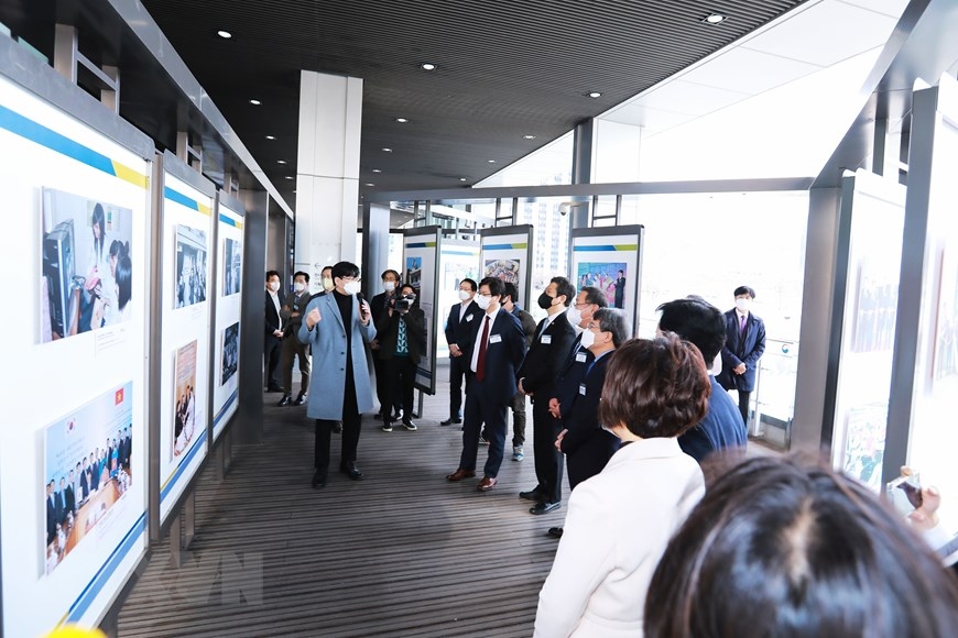 photo exhibition marks 30th anniversary of diplomatic ties with rok picture 1