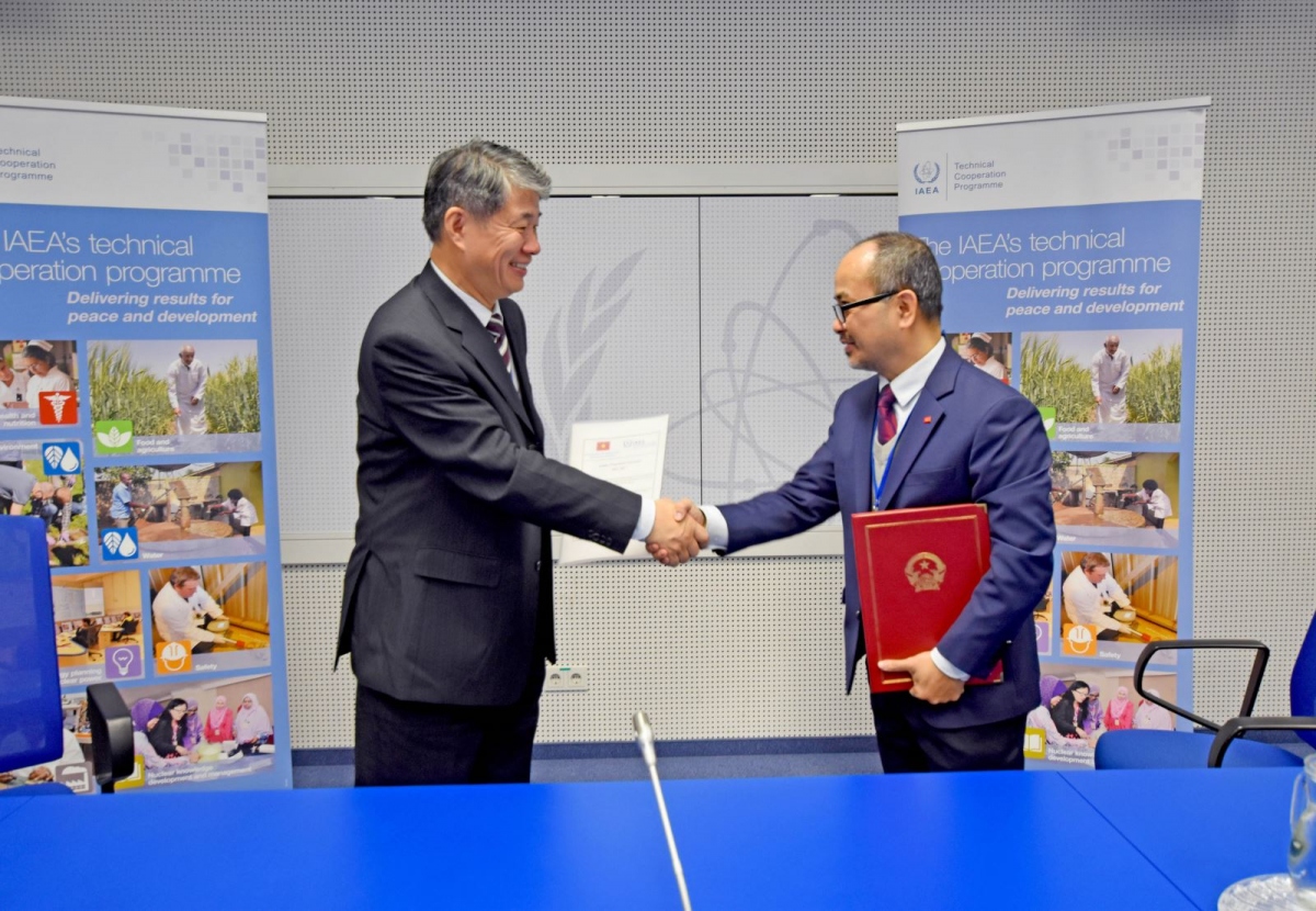 vietnam, iaea sign national program framework on technical cooperation picture 1