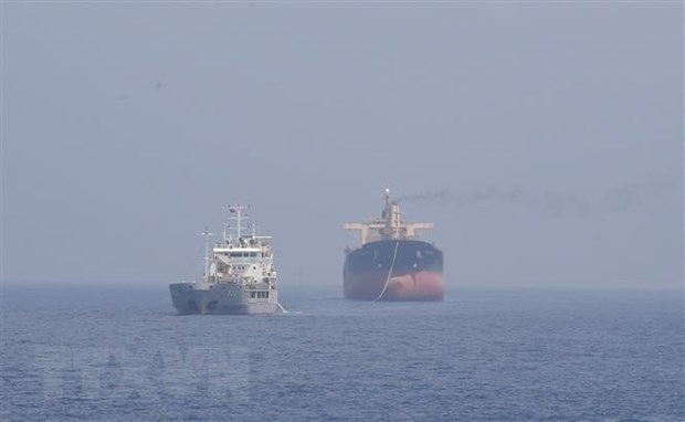 vietnam s forces save panamanian ship in distress near truong sa archipelago picture 1