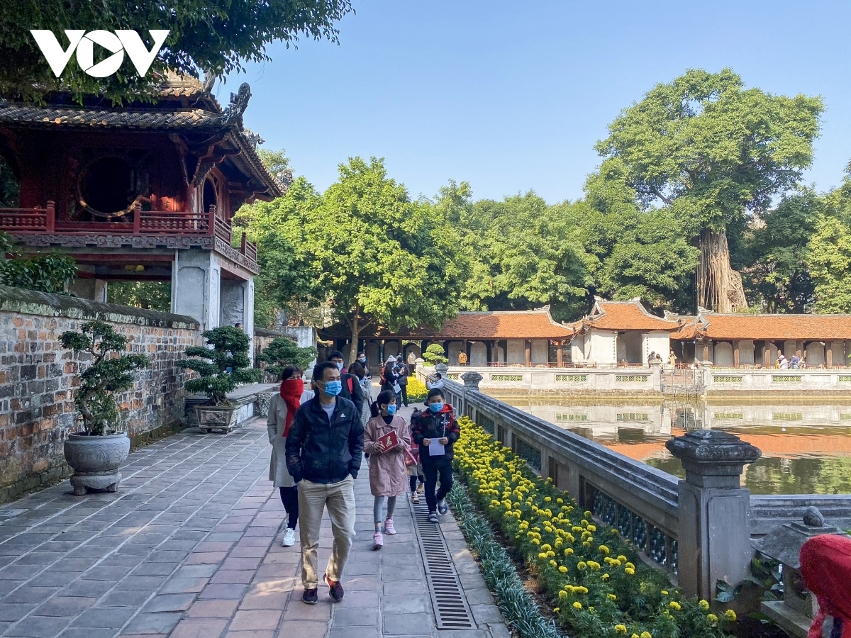 hanoi welcomes 2.8 million domestic visitors during first quarter picture 1