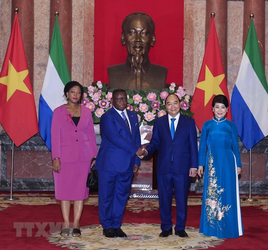 president of sierra leone receives warm welcome in vietnam picture 5
