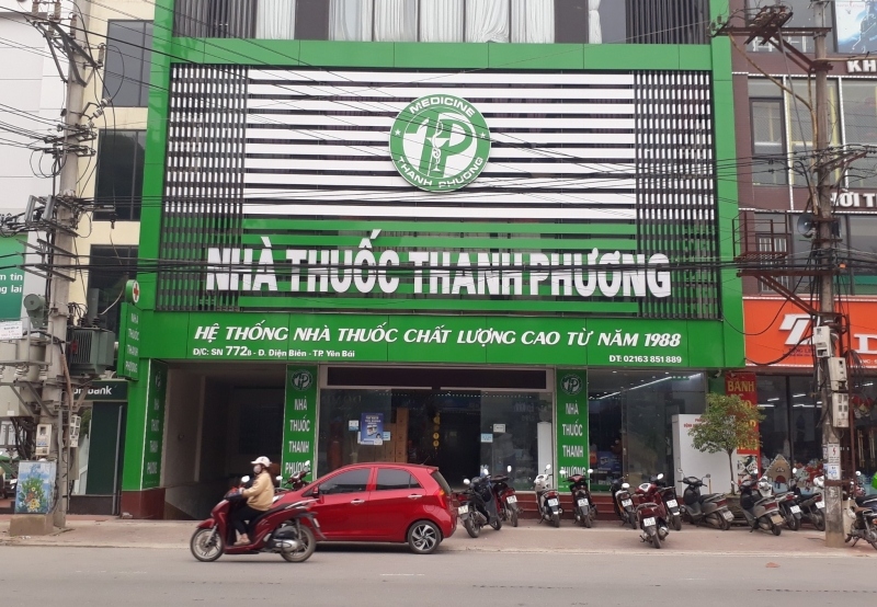 Một trong những nhà thuốc phải điều chỉnh bán hàng để đáp ứng nhu cầu của mọi người dân.