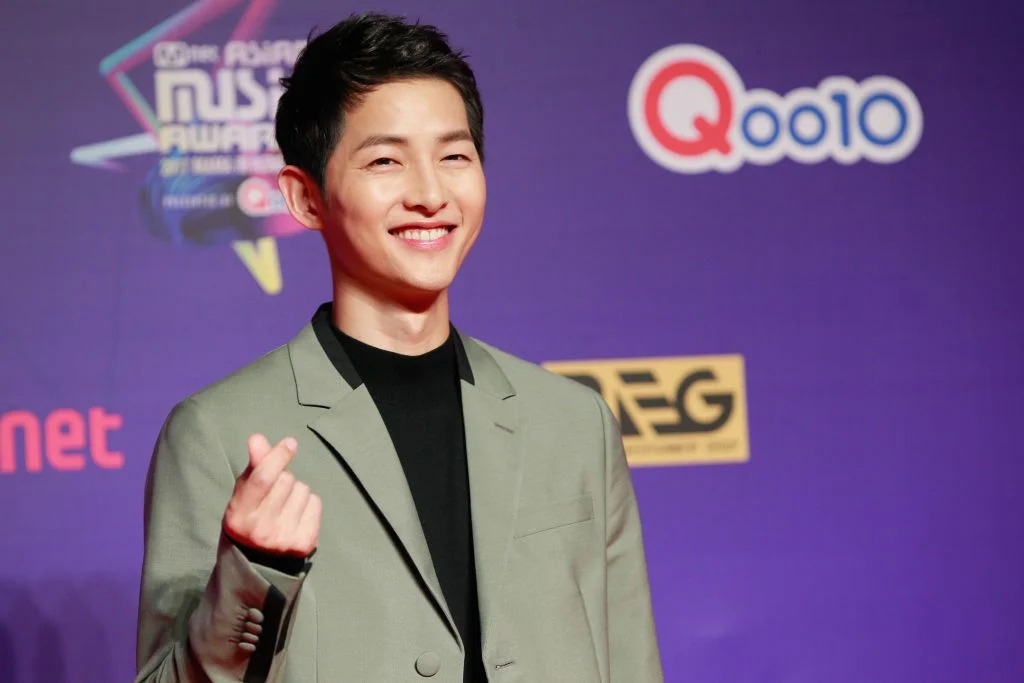 song joong ki, rm bts va nhung ngoi sao han quoc so huu iq cao vuot troi hinh anh 2